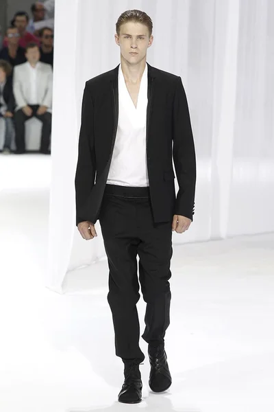 Look 3